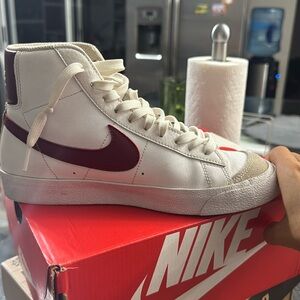 Nike Blazer Mid ‘77 White Team Red Burgundy Shoes DA4086-102 Kids Size 5Y